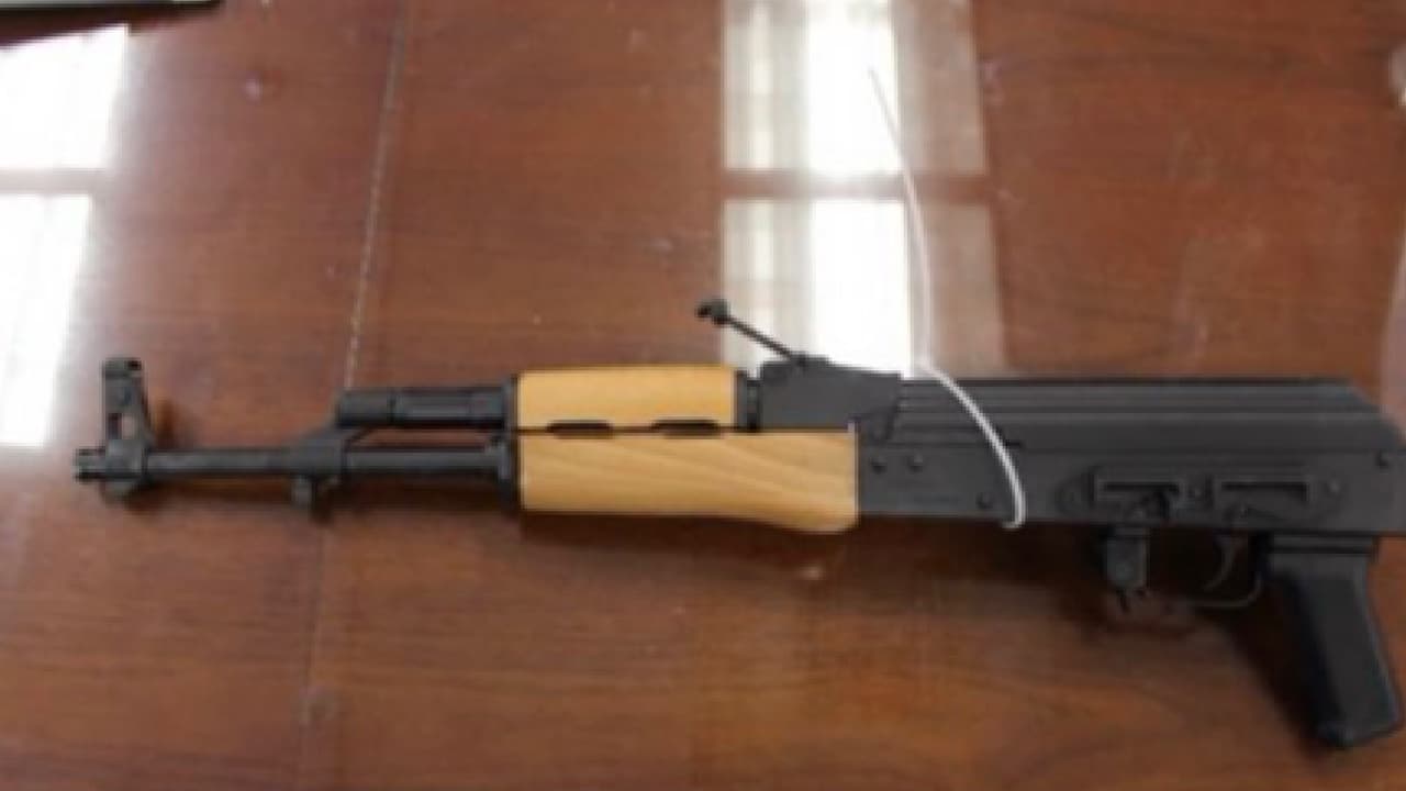 El ingreso de armas de Estados Unidos a México es ilegal. 
<a href="https://www.univision.com/local/arizona-ktvw/gobierno-de-mexico-demanda-a-empresas-de-armas-en-eeuu-consul-en-arizona-explica" target="_blank">El gobierno de México demandó a las empresas de armas en EEUU</a>.