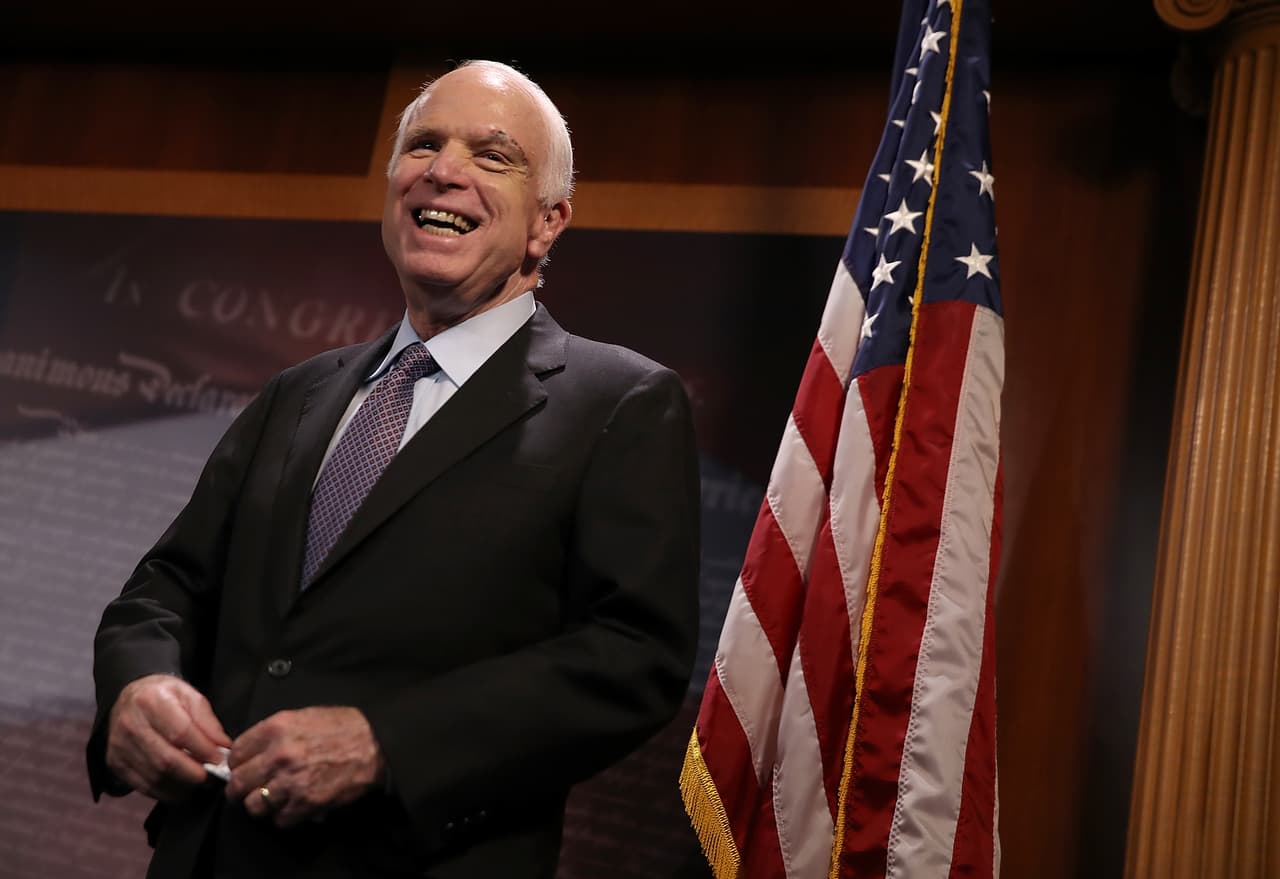 El voto sorpresa que salvó Obamacare: la rebelión de McCain contra Trump que suena a venganza