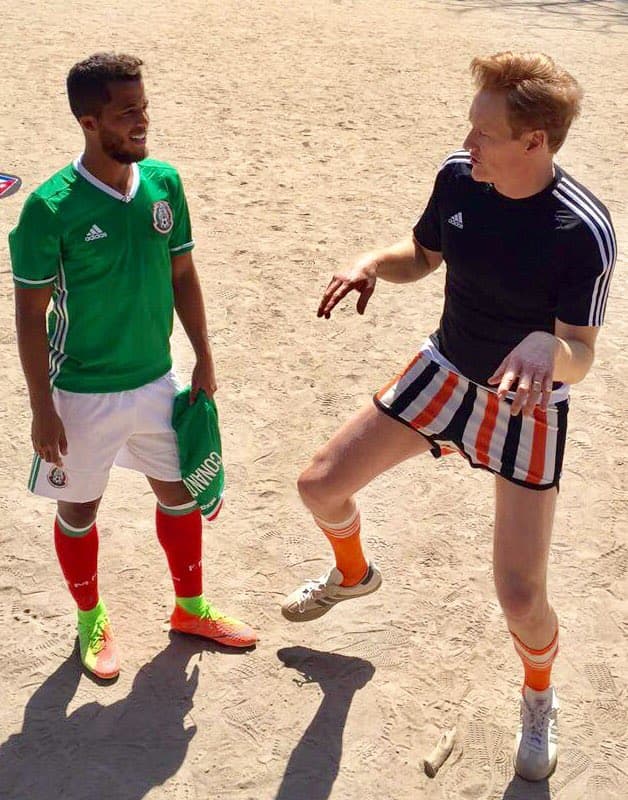 Giovani dos Santos filmó programa de “Conan” jugando una reta en la Ciudad de México