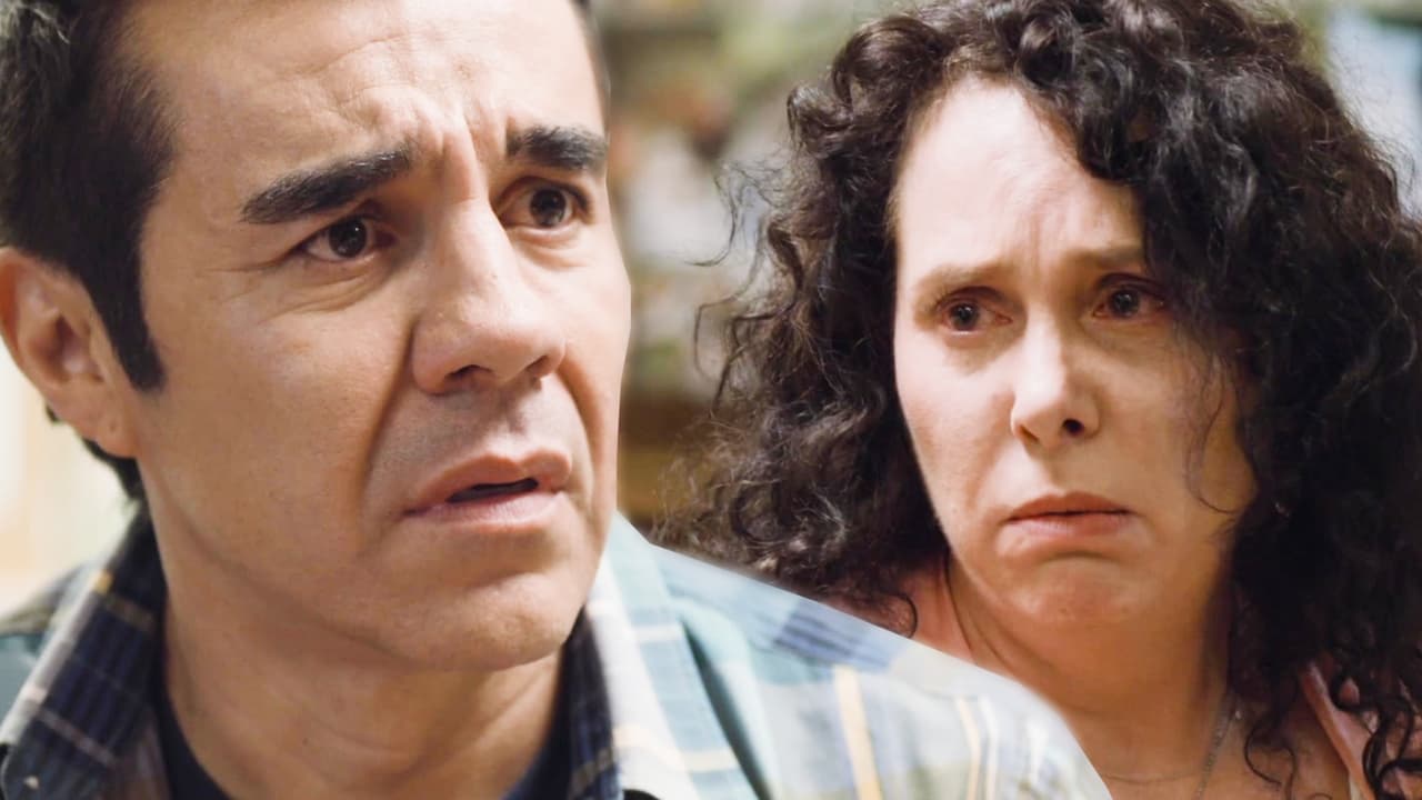 Después de que Charlotte le confirmara que el hombre idéntico a él era su hermano gemelo, Ricardo acudió con Luchita para que saber la verdad. Ante la insistencia de su hijo, no pudo más y le confesó que tuvo gemelos, y que su padre vendió a uno de ellos.
