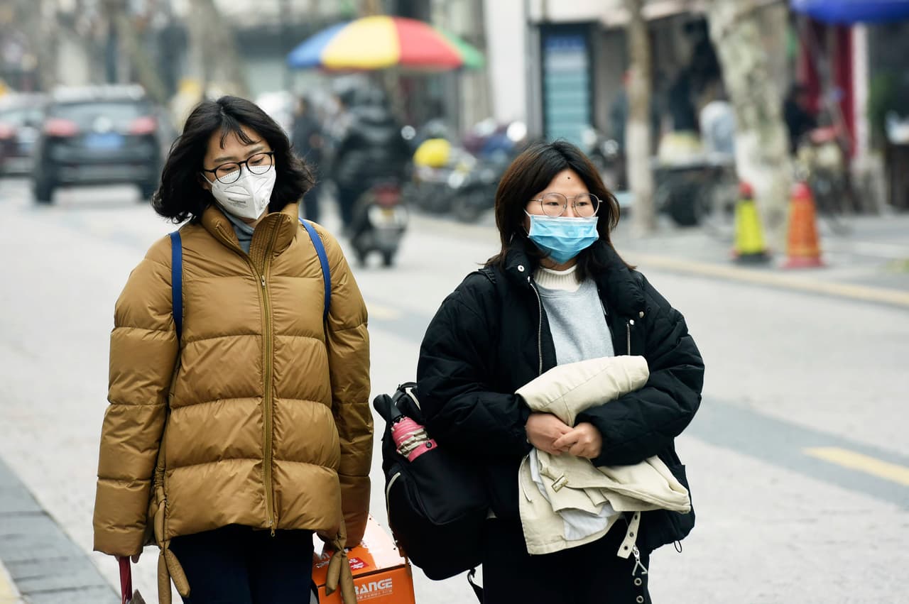China arrestó a ocho personas por "desinformar" sobre el nuevo virus mortal. ¿Qué pasó con ellas?