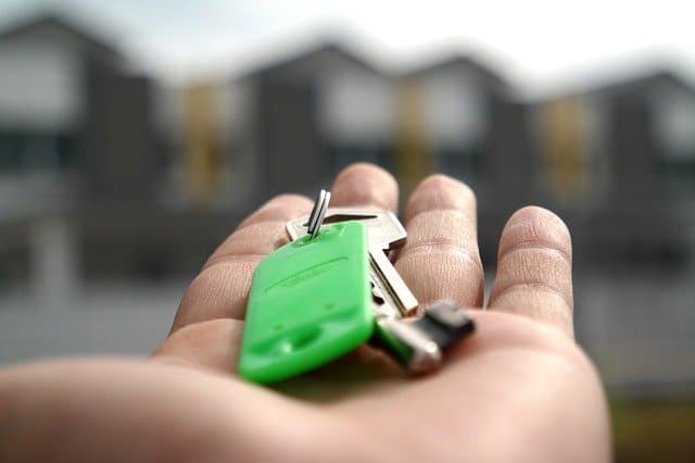 Según Redfin, la casa típica se vendió en 30 días, lo que es 12 días más rápido que el año anterior. Otras ciudades donde las viviendas se venden por encima del precio de venta son San José, Seattle y San Francisco.