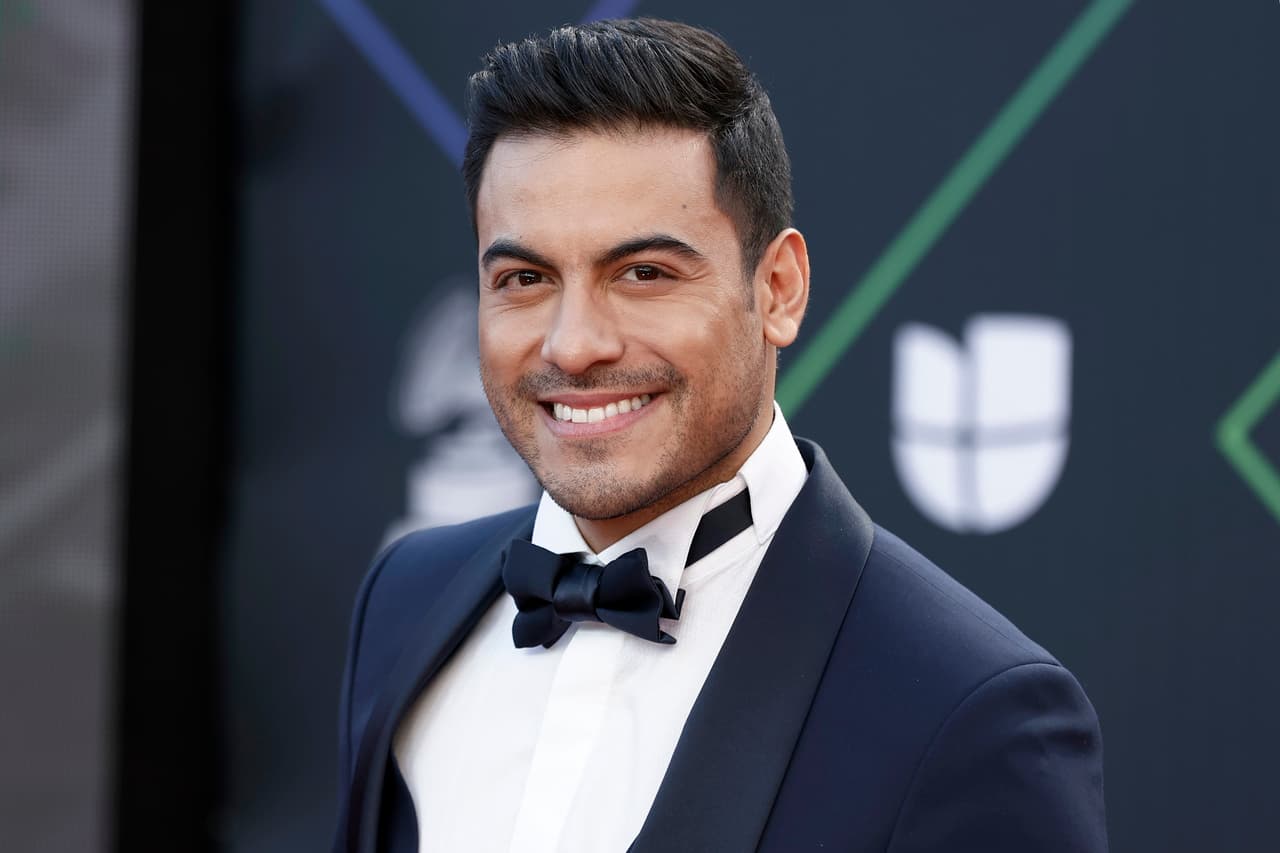 El talento musical de Carlos Rivera, el cual no sólo se reduce a cantar, ya que también 
<a href="https://www.univision.com/famosos/el-regalo-de-navidad-2021-de-carlos-rivera-fotos">sabe tocar varios instrumentos</a>, cautiva a sus miles de fans que llenan arenas, auditorios y teatros.