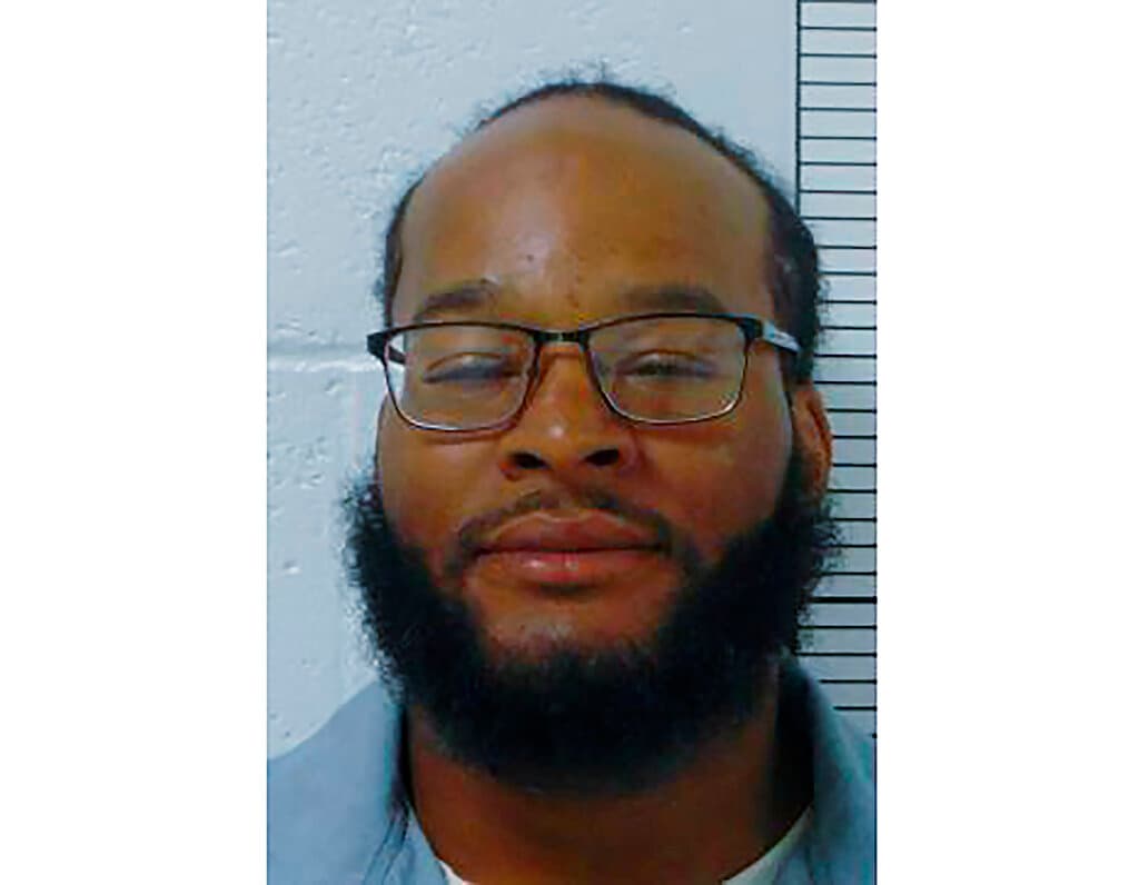 <h2 class="cms-H2-H2">Kevin Johnson</h2>
<br>
<b>Fecha de ejecución:</b> 29 noviembre 2022
<br>
<b>Lugar de ejecución: </b>Missouri
<br>
<br>Fue condenado por 
<a href="https://www.univision.com/noticias/estados-unidos/kevin-johnson-reo-sentenciado-pena-de-muerte-matar-policia-es-ejecutado-missouri" target="_blank">emboscar y matar a William McEntee en 2005</a>, un oficial de policía del área de St. Louis a quien culpó por la muerte de su hermano menor. 
<br>
<br>Los abogados de Johnson habían pedido previamente a los tribunales que intervinieran para detener la pena de muerte por otros motivos, incluido un historial de enfermedad mental y su edad en el momento del delito, 19 años.
<br>
