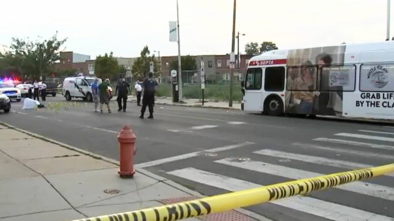 Buscan a tres hombres que emboscaron mortalmente a un ciclista en Filadelfia