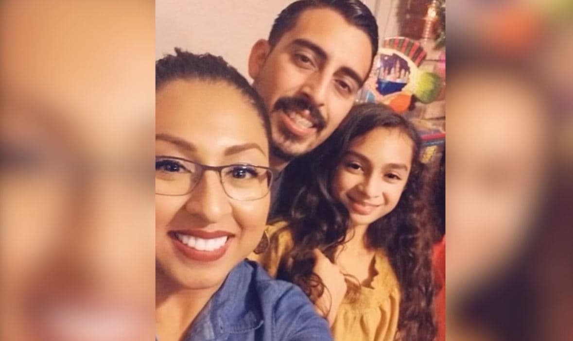 A Joe le sobreviven su esposa Esther Bustamante Melgoza y su pequeña hija de 11 años.