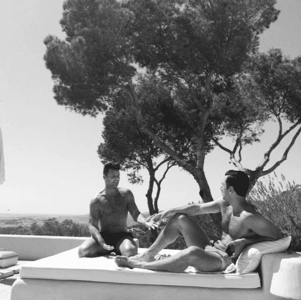 Ricky Martin también publica fotos de su amor, con el que lleva casi dos años, y aseguró hace algunos días en un Facebook Live que podría casarse en la próxima primavera, para el 2018, en una fiesta que podría durar varios días.