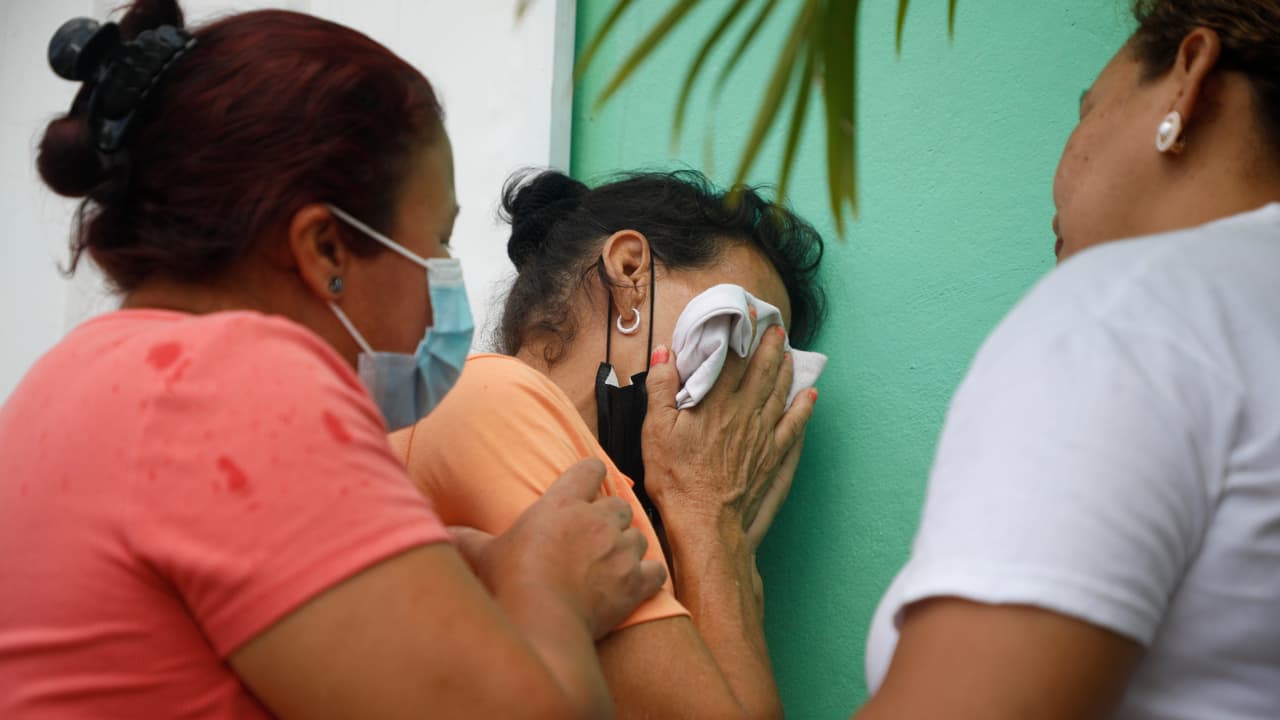 Al menos 46 reclusas mueren en medio de una riña en una cárcel de mujeres de Honduras 