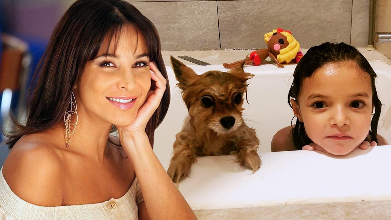 A la hija de la fallecida actriz Lorena Rojas le encantan las cámaras: mira cómo Luciana le habla a los niños