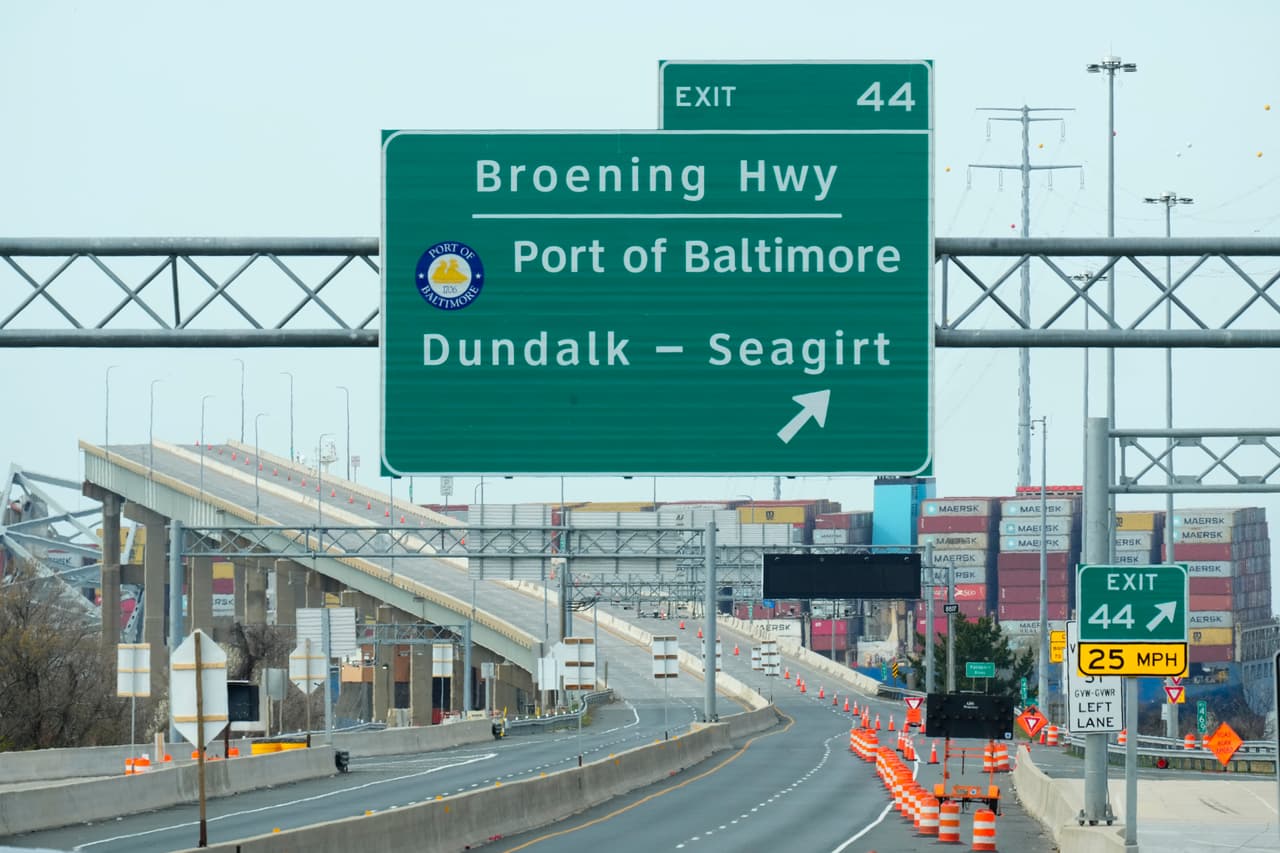 Hay otras repercusiones del colapso del puente Francis Scott Key que ya preocupan a muchos: 
<b><a href="https://www.univision.com/local/washington-dc-wfdc/empleos-mercancias-traslados-colapso-francis-scott-key-baltimore" target="_blank">empleos, la cadena de suministro y más</a></b>.