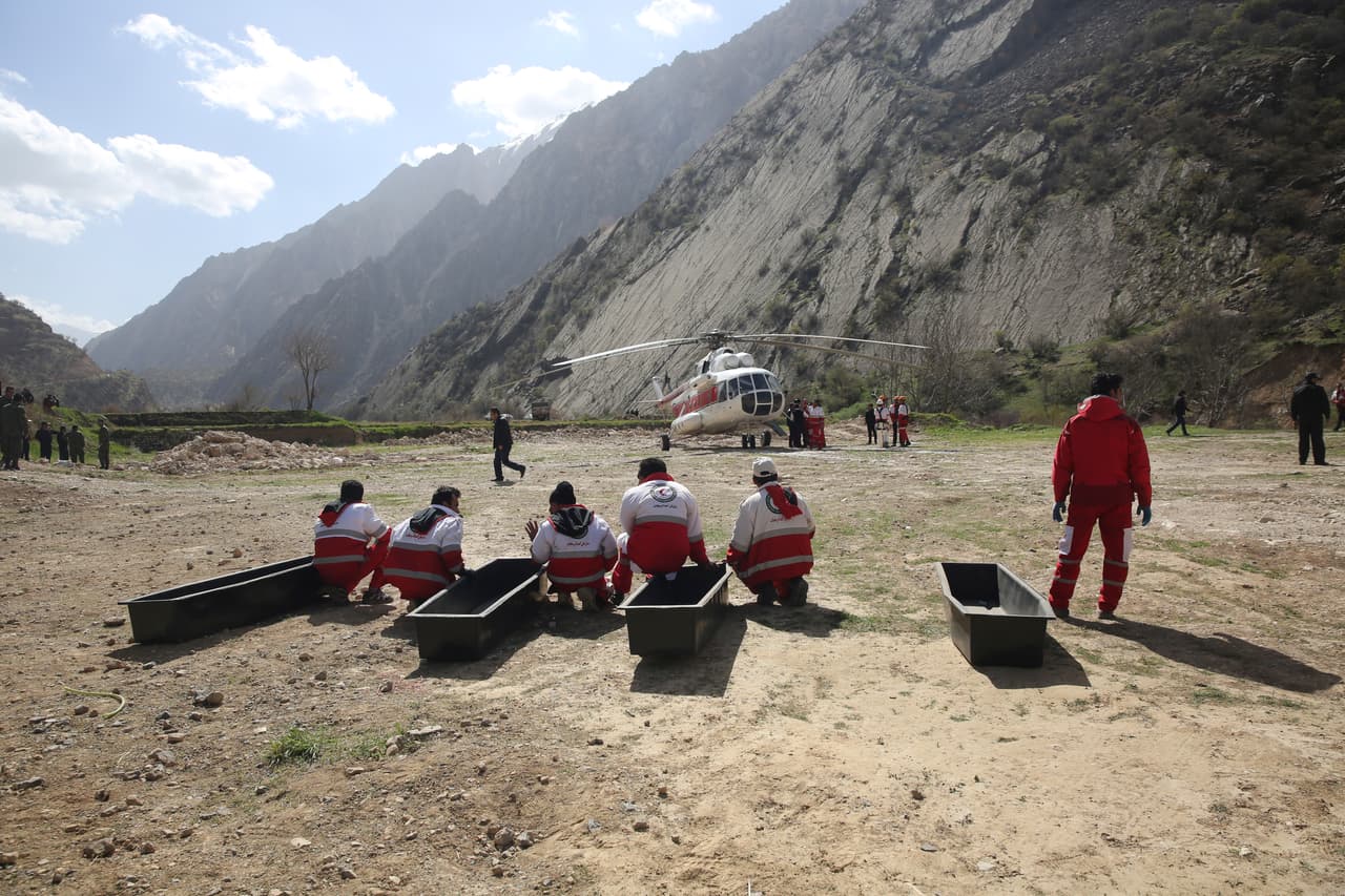 Las operaciones de evacuación de los cuerpos de esa tragedia todavía continúan y se han visto dificultadas por el mal tiempo y por la complicada orografía de la zona.