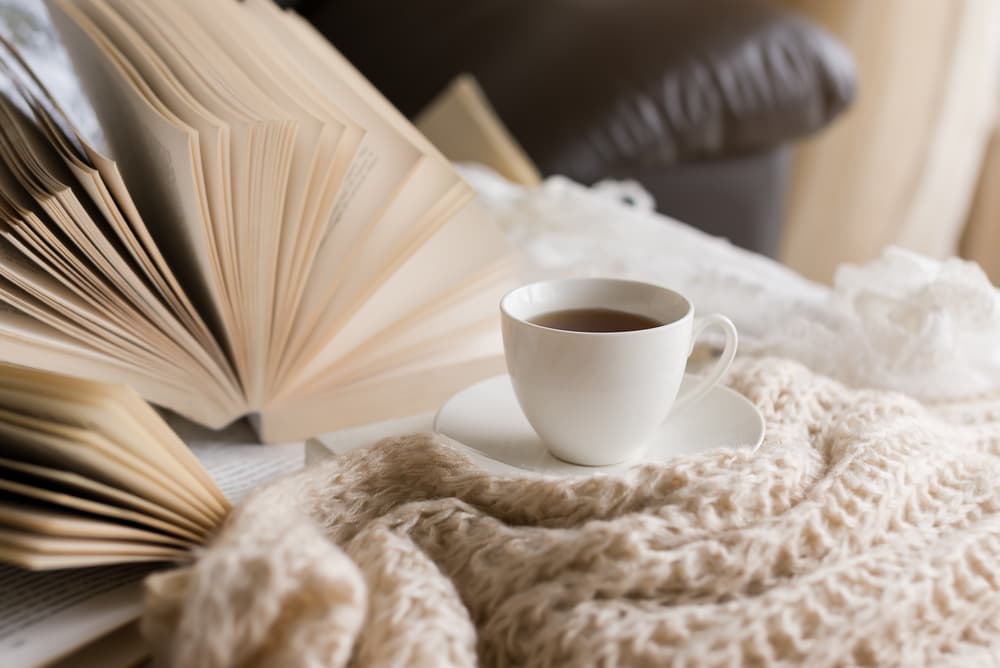 <b>CÁNCER</b>
<br>Nada como un buen libro. ¿No tienes uno nuevo? Escoge tu autor favorito, tu novela que te recuerde tu niñez, historias que despierten tu imaginación. Aléjate del ruido y enciérrate en el mundo de los personajes.
