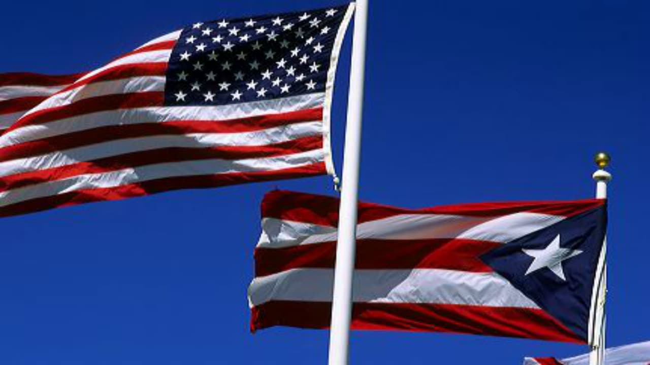 <h3 class="cms-H3-H3"><a href="https://www.univision.com/miami/proponen-en-florida-ley-para-que-banderas-de-eeuu-sean-hechas-en-el-pais">HB 437, ley sobre ondear banderas</a></h3> 
<br>
<br>A partir del sábado, los propietarios de viviendas pueden enarbolar banderas portátiles, removibles y oficiales que no superen los 4 1/2 pies por 6 pies. 
<br>
<br>La bandera de los Estados Unidos.
<br>La bandera oficial del Estado de Florida
<br>Una bandera que representa al Ejército, la Marina, la 51ª Fuerza Aérea, el Cuerpo de Marines, la Fuerza Espacial o la Guardia Costera de los Estados Unidos, etc.
<br>