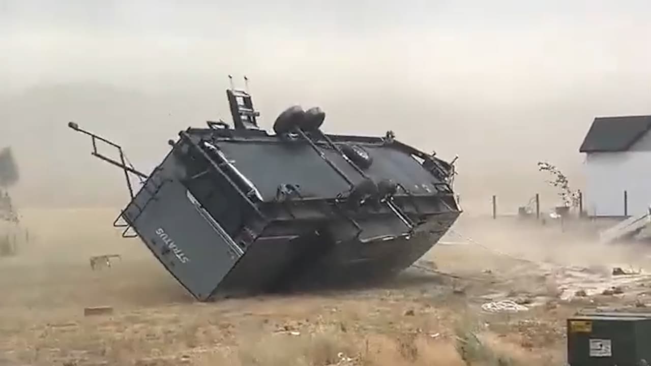El momento en que los fuertes vientos hacen girar a una casa rodante en Idaho