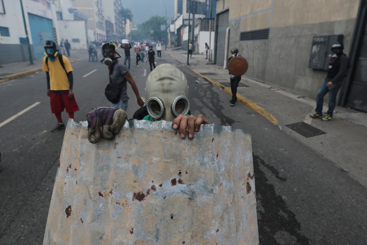 Flags, shirts or any type of fabric are the most common protective masks of protesters. Those better prepared use old gas masks, making it look like a war from the last century.