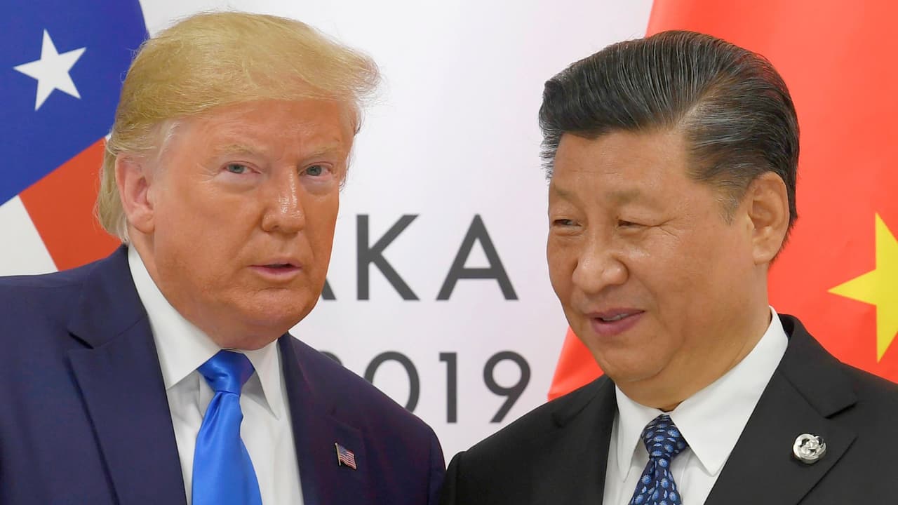 <h3 class="cms-H3-H3">China: Arancel del 10% a las importaciones </h3>
<br>A diferencia de México y Canadá, 
<b><a href="https://www.univision.com/noticias/en-un-minuto-china-responde-a-trump-con-aranceles-a-productos-estadounidenses-video" target="_blank">los aranceles del presidente Donald Trump sobre las importaciones de China siguen vigentes</a></b>. Estos aranceles adicionales del 10% afectan una amplia gama de productos,
<b> desde electrónica de consumo hasta ropa y juguetes.</b>