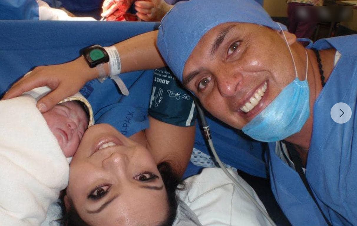 A su muerte, el también actor 
<b><a href="https://www.univision.com/shows/despierta-america/no-se-habian-divorciado-lo-que-se-sabe-de-la-expareja-de-xavier-ortiz-y-su-llegada-al-funeral-para-despedirlo-video" target="_blank">aún estaba casado con Carissa de León</a></b>, de quien había solicitado el divorcio, pero el proceso no se terminó. 
<br>