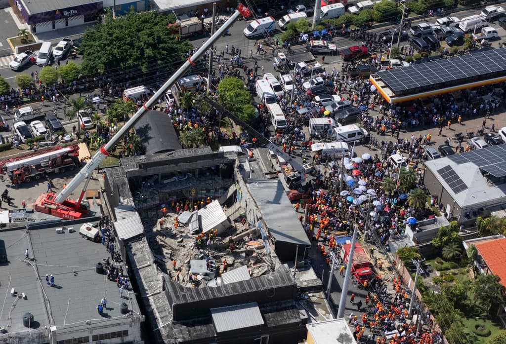 De acuerdo con cifras oficiales, la tragedia dejó 232 fallecidos y 189 personas rescatadas con vida. 
<br>