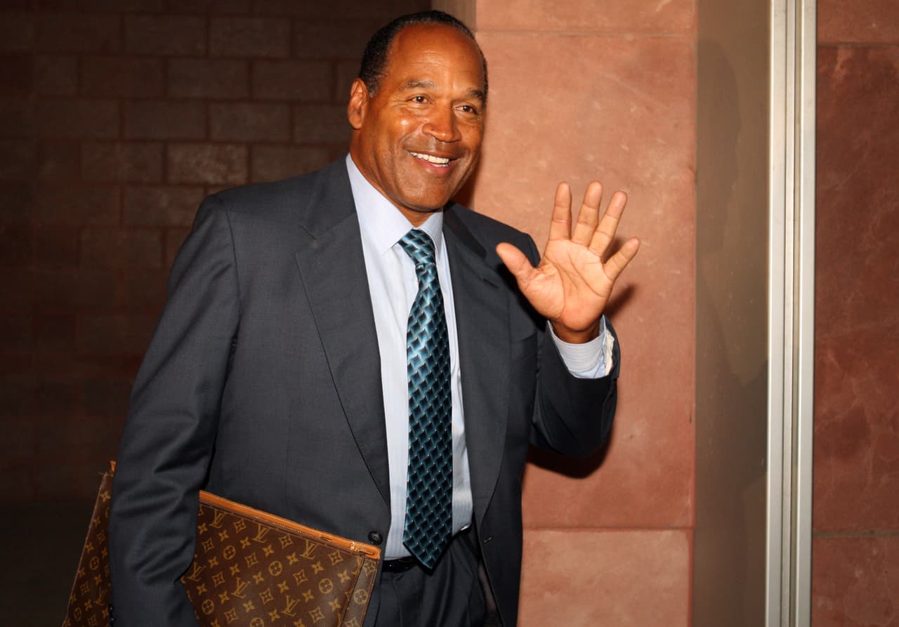 <b>O. J. Simpson</b>: a raíz de su juicio, sus abogados Johnnie Cochran y Robert Shapiro publicaron cada uno sus libros explicando el caso, FX lanzó una serie 'American crime story' y la primera temporada es 'The people v. O. J. Simpson, basada en el libro de Jeffrey Tobbins, 'The Run of His Life: The People v. O. J. Simpson'.