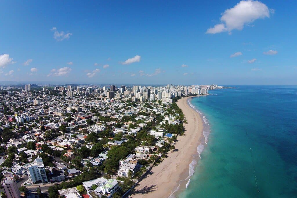 Si en tus próximas vacaciones buscas playas tropicales, sitios históricos y museos de arte, lo encontrarás en San Juan. 
<br>