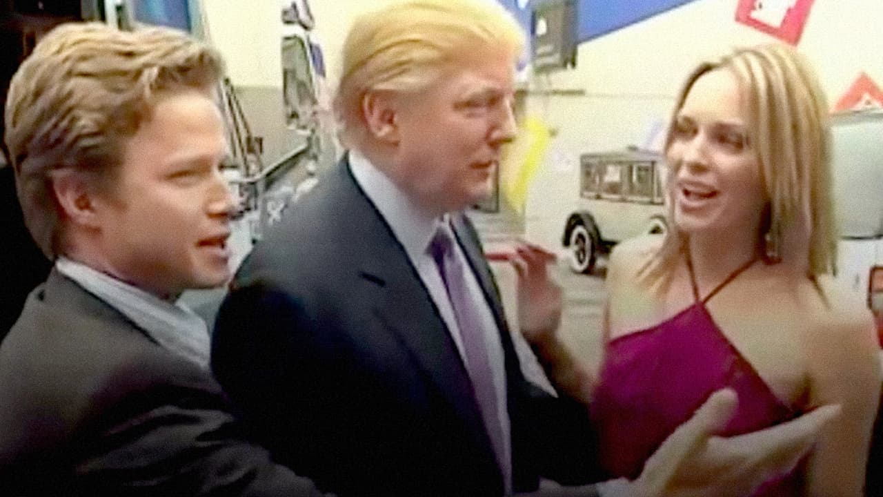 "
<b>Locker room talk".</b> El Washington Post destapa una grabación de 2005 en la que 
<b><a href="http://www.univision.com/noticias/elecciones-2016/una-conversacion-muy-obscena-de-trump-en-2005-sacude-la-campana-antes-del-segundo-debate">Trump presume de haber engañado a Melania</a></b> y dice que puede seducir a cualquier mujer. Es una conversación con Billy Bush, un presentador televisivo que es primo de los dos presidentes republicanos. Bush y Trump conversan mientras esperan para grabar una entrevista. "Lo dije, me equivoqué, me disculpo", dijo el empresario. “Bill Clinton me ha dicho cosas mucho peores en el campo de golf. Me disculpo si alguien se ofendió”. 7 de octubre de 2016.
<br>