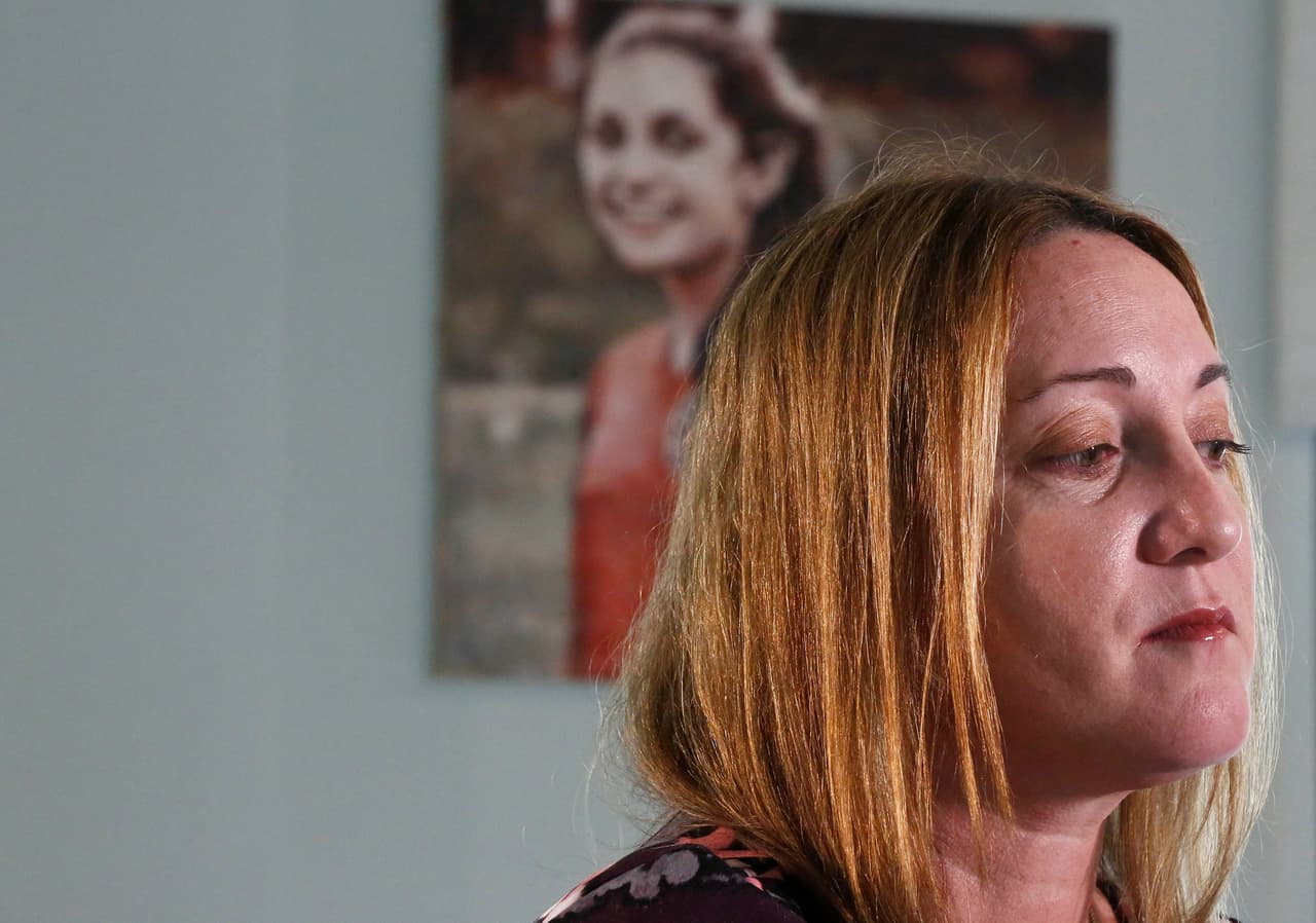 El 14 de febrero de 2018 
<a href="https://www.univision.com/noticias/tiroteos/cruz-el-autor-confeso-de-la-masacre-de-parkland-reaparece-en-corte">Nikolas Cruz</a> asesinó a 17 personas en la secundaria Marjory Stoneman Douglas de Parkland, Florida. Lori Alhadeff, una exmaestra de 44 años, es la madre de una de las víctimas: Alyssa Alhadeff, de 14. Su ritmo de vida vertiginoso le sirve de mecanismo de defensa para manejar el dolor.