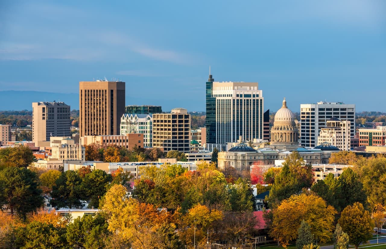 <h3 class="cms-H3-H3">10. Idaho</h3>
<br>
<br>💊 
<b>Esperanza de vida (2020): </b>78.4 años (empate).
<br>
<br>💊 
<b>Modificación con respecto a 2019: </b>-1.1%
<br>
<br>💊
<b> Porcentaje de personas sin seguro médico:</b> 10.4%
<br>
<br>💊 
<b>Población: </b>1,754,367
<br>