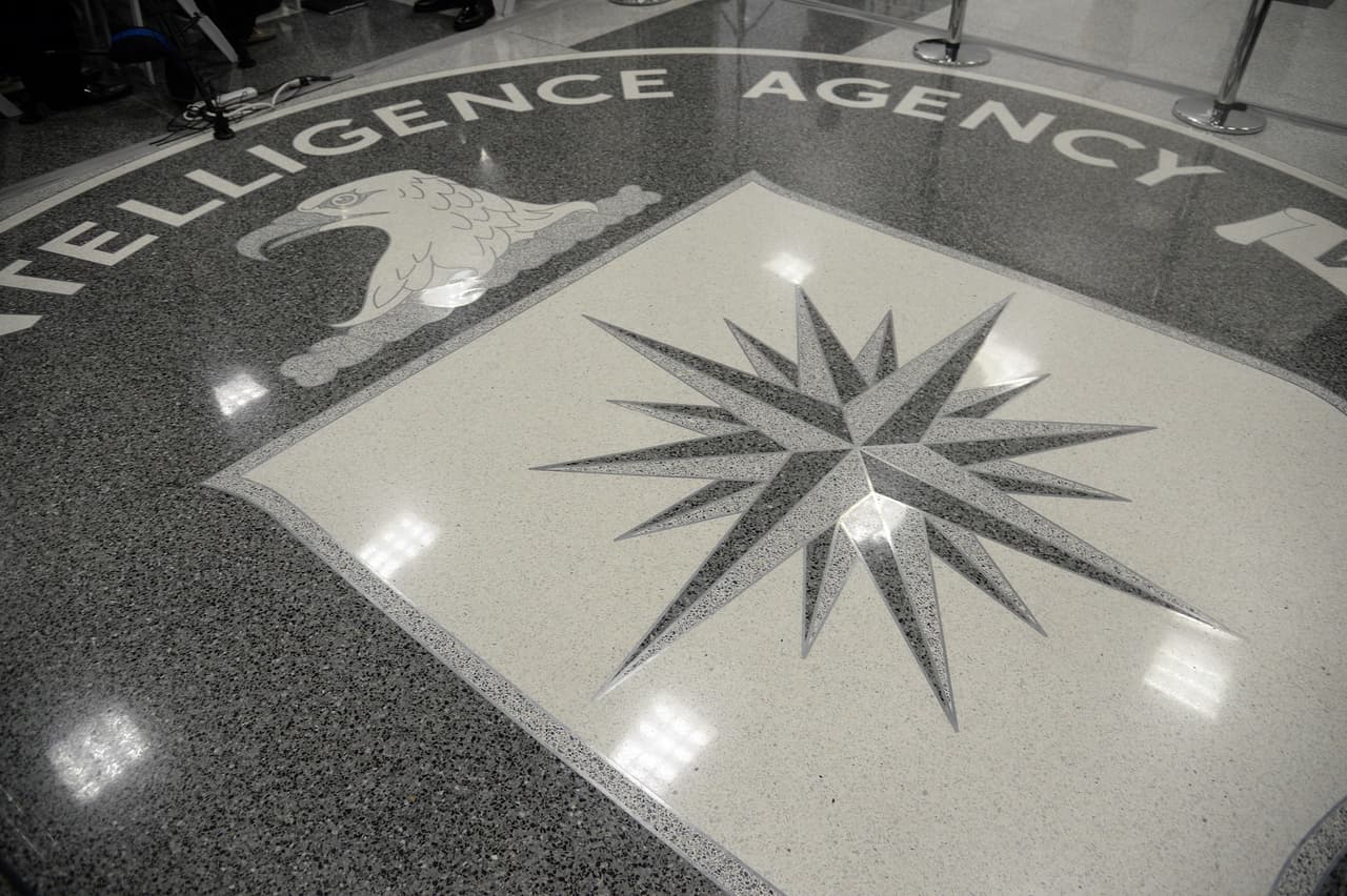 Detienen en el aeropuerto J. F. Kennedy a un exagente de la CIA que llevaba en su equipaje información secreta