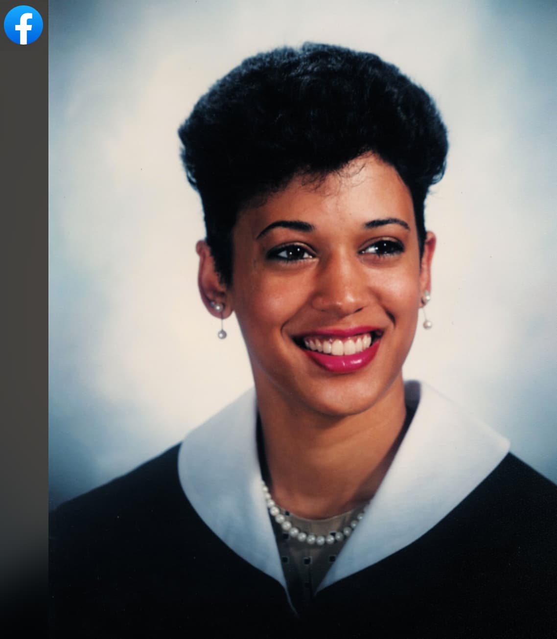 Esta fotografía publicada por la senadora durante la campaña a la nominación demócrata fue tomada cuando era estudiante la Universidad Howard, en Washington DC. Posteriormente obtuvo un título en derecho de la Universidad de California y comenzó su carrera en la oficina del fiscal de distrito del condado de Alameda, donde inició como fiscal adjunta en 1990.