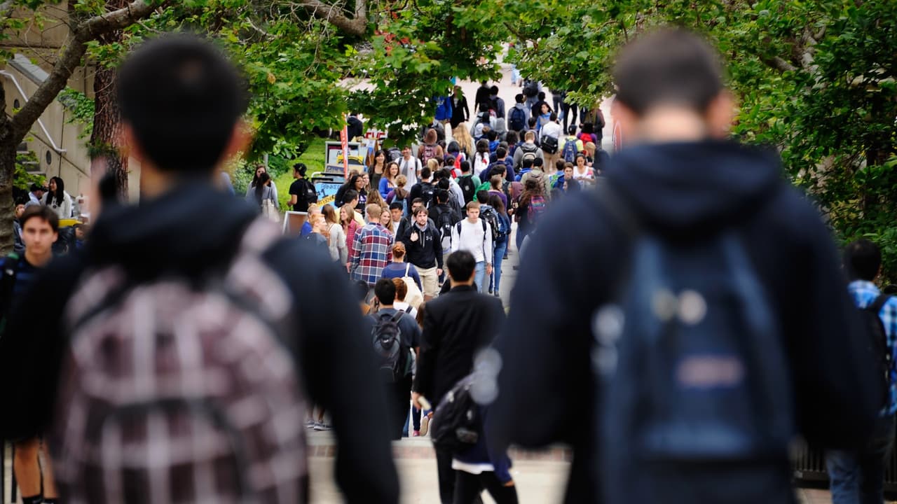 Distrito Escolar de Los Ángeles activa línea telefónica para responder dudas sobre el coronavirus
