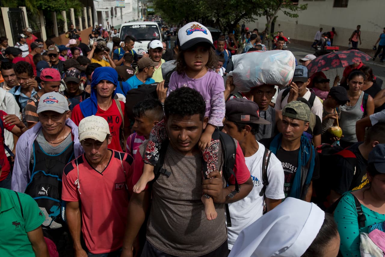 El gobierno de Honduras condenó “que grupos del crimen organizado dedicados al tráfico de personas pongan en riesgo la vida de nuestros ciudadanos, exponiéndolos a todo tipo de vejámenes y explotación sexual por parte de maras y pandillas, proxenetas y carteles de narcotráfico”.