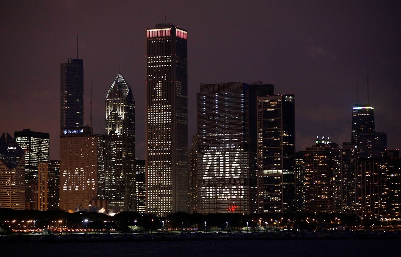 <b>Illinois</b> recibe 758,881,000 de dólares en impuestos estatales y locales de inmigrantes indocumentados.
<br>