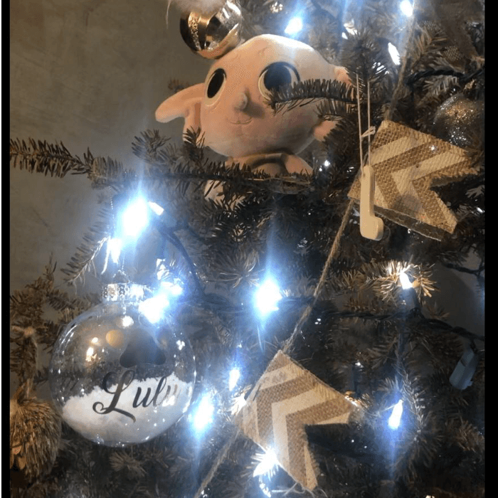 Creativo árbol de Harry Potter. "Harry Potter Fans", escribió la familia Díaz al compartir su foto.