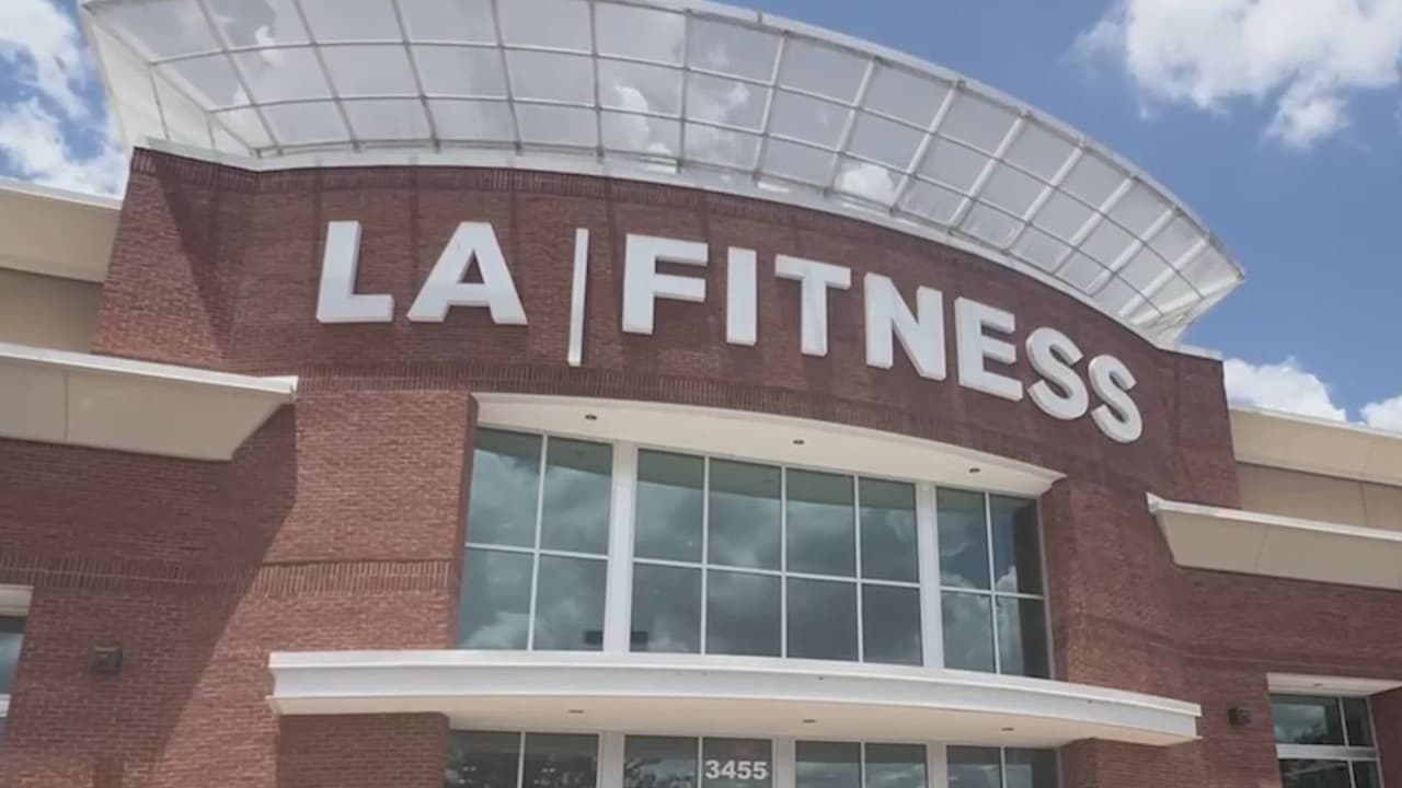 Arrestan a un hombre que intentaba grabar a quienes se duchaban en un gimnasio en Duluth