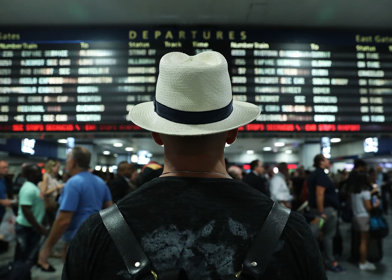 El gobierno de Estados Unidos mantiene una escala para avisar a sus ciudadanos de la seguridad de su destino de viaje. De acuerdo con el Departamento de Estado, solo dos países de América Latina mantienen el nivel máximo, así como algunas regiones de México. Estos son los resultados de acuerdo con los avisos más recientes, difundidos en octubre de 2022. 
<br>
<br>El nivel 4 significa que no se debe viajar, es el nivel más alto para una alerta de viaje por posibilidad de riesgos a la seguridad. El Departamento de Estado recomienda no trasladarse a ese país o salir de él tan pronto como sea seguro, de acuerdo con su página oficial. 
<br>