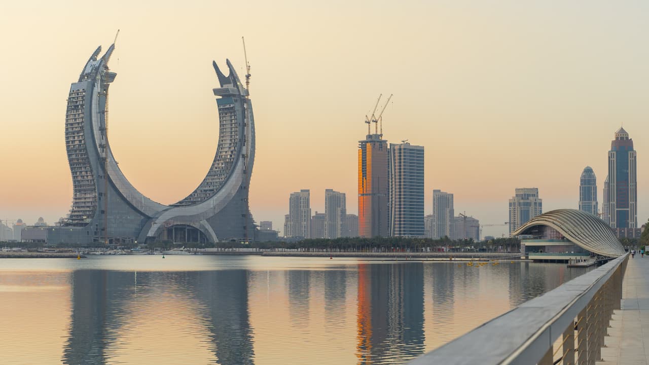 <h3 class="cms-H3-H3">2. Qatar</h3>
<br>
<br>➡️ 
<b>Porcentaje de población nacida en otro país: </b>77.27%
<br>
<br>➡️
<b> Total de población inmigrante: </b>2,226,192
<br>
<br>➡️ 
<b>Población:</b> 2,881,060
<br>