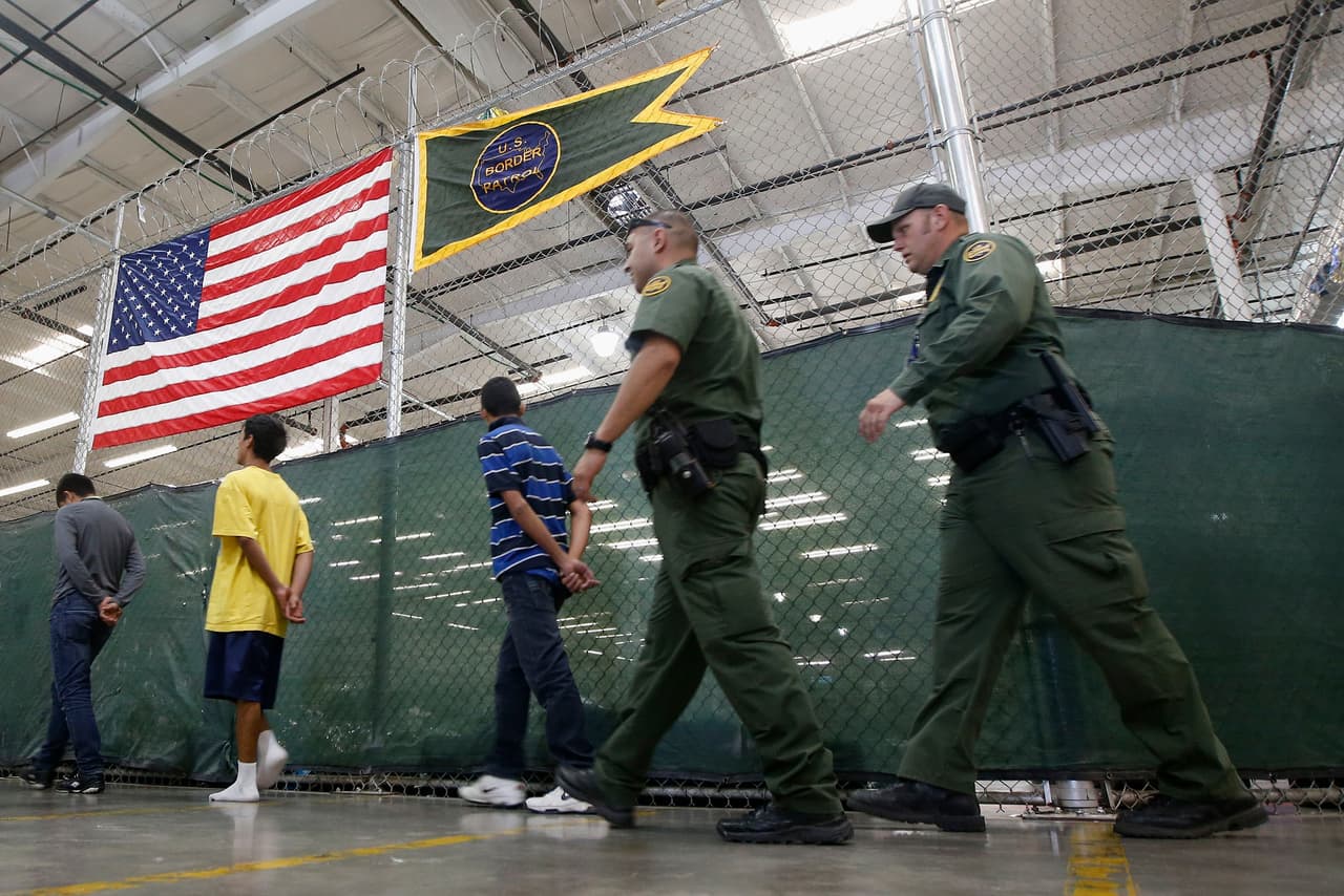 La cifra de menores no acompañados arrestados registra nuevo récord y supera la crisis de 2014 con Obama
