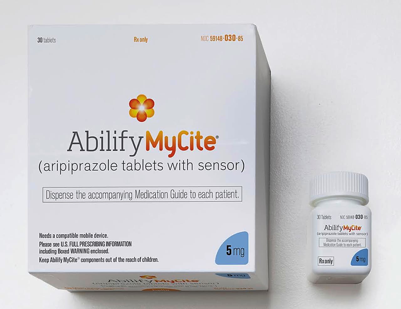 La 
<b><a href="http://www.univision.com/noticias/medicina-y-farmacia/eeuu-aprueba-una-pildora-digital-que-avisa-si-el-paciente-se-la-tomo">píldora digital</a></b> Abilify MyCite contiene un sensor que se puede ingerir y envía una señal a una aplicación para notificar al paciente o su médico que tomó la dosis. 
<a href="https://www.fda.gov/NewsEvents/Newsroom/PressAnnouncements/ucm584933.htm">La FDA aprobó su uso</a> en noviembre de 2017.