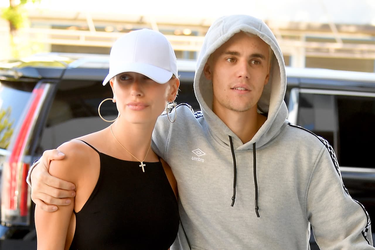 Después de la boda, 
<b><a href="https://www.univision.com/famosos/con-un-picnic-en-el-parque-y-hasta-hamburguesas-estas-son-las-primeras-fotos-de-justin-y-hailey-tras-su-boda-fotos" target="_blank">regresaron a Los Ángeles</a></b> por lo que Baldwin fue cuestionada por Vogue Reino Unido acerca de una futura luna de miel. 
<br>