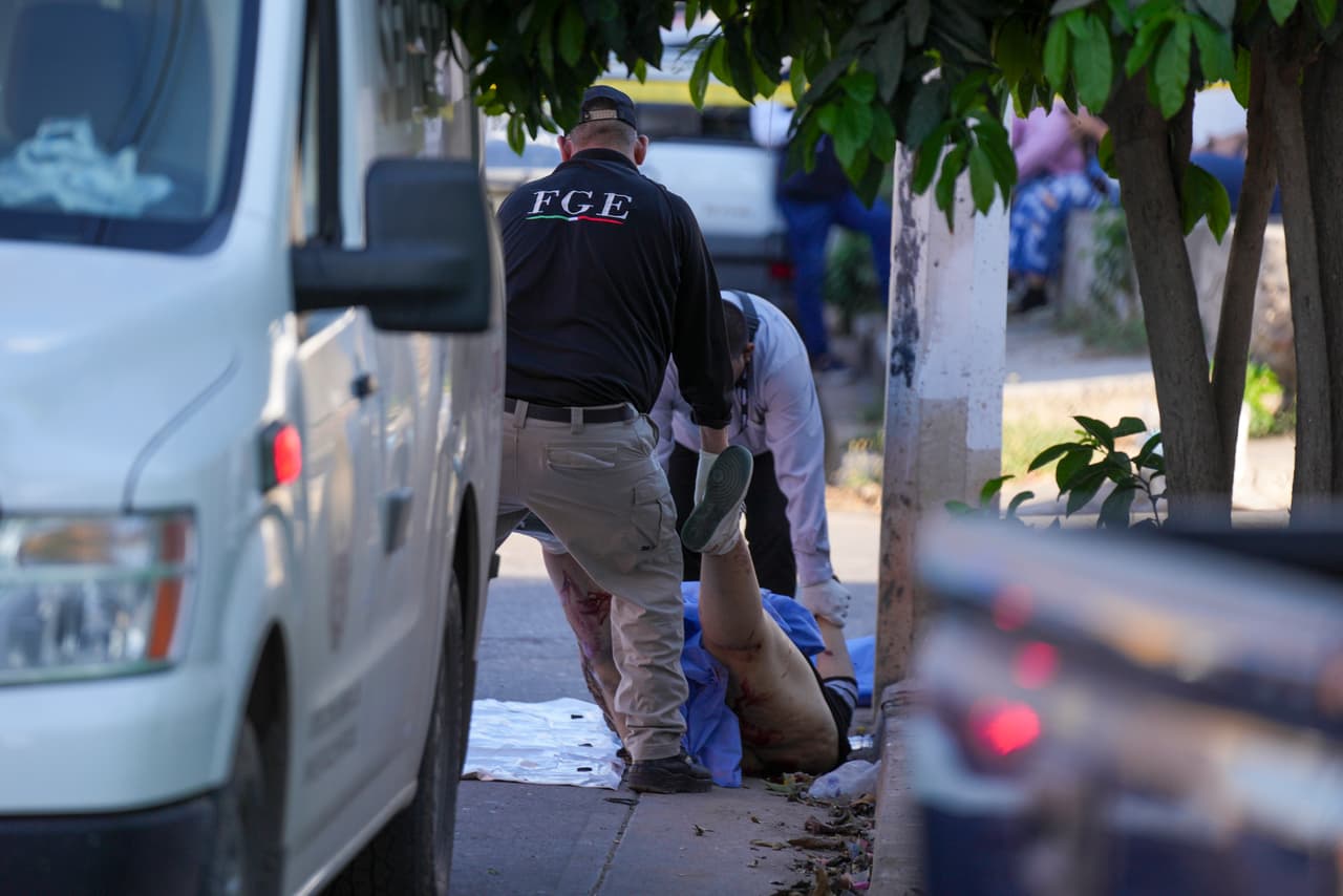 Con quienes fueran sus líderes tras las rejas en Estados Unidos, esa banda criminal se ha dividido en las facciones representadas por los herederos de ambos: 'La Mayiza' y 'Los Chapitos', quienes quieren, a como dé lugar, hacerse con el control.