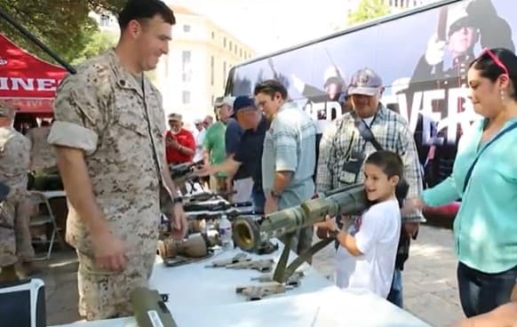 <h2 class="cms-H2-H2">Marine Day at the Alamo</h2>
<br>
<ul>
 <li class="li1">Cuándo: 30 de abril</li>
</ul> 
<ul>
 <li class="li1">Hora: 11:00 a 12:00 horas</li>
</ul> 
<ul>
 <li class="li1">Dónde: Alamo Plaza</li>
</ul> 
<ul>
 <li class="li1">Qué es: La Marina de Estados Unidos estará en el Alamo.</li>
</ul> 
<ul>
 <li class="li1">Costo: Gratis</li>
</ul>