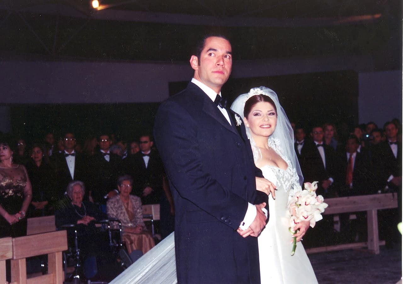 <b>Itatí Cantoral y Eduardo Santamarina</b> se enamoraron en medio de las grabaciones de la telenovela ‘Salud, dinero y amor’ de 1997, en donde le dieron vida a Estrella y Jorge Miguel.