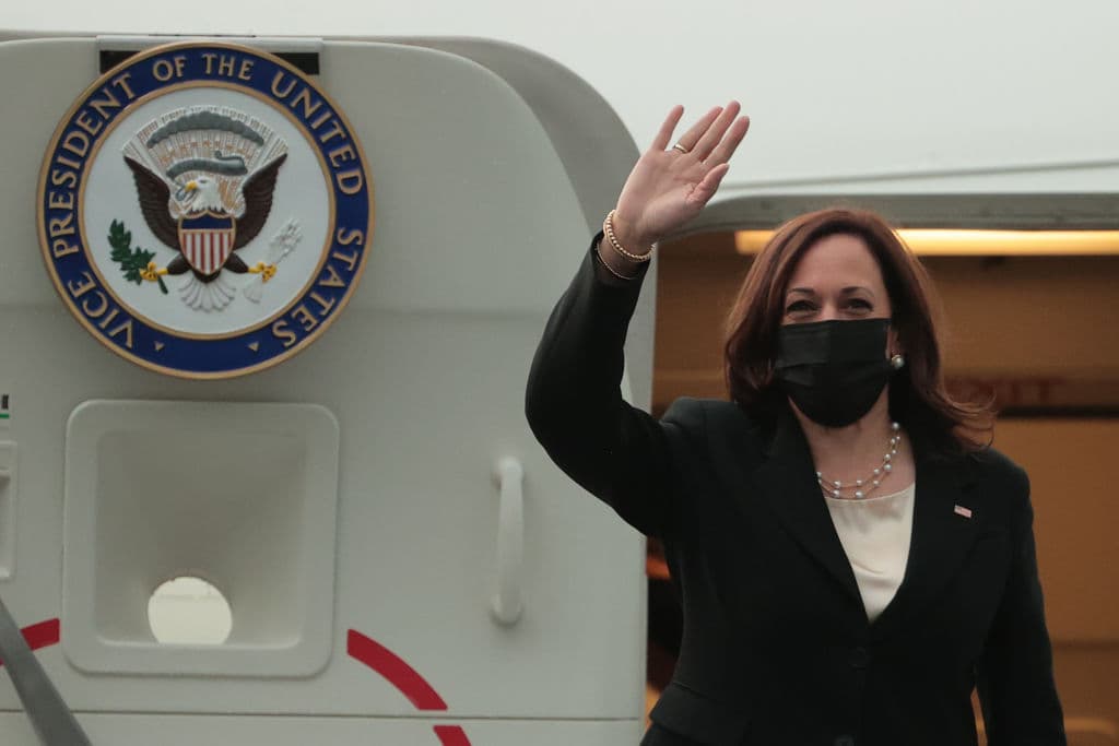 Todos parecen molestos con Kamala Harris por cosas que dijo (o no dijo) en su viaje a México y Guatemala