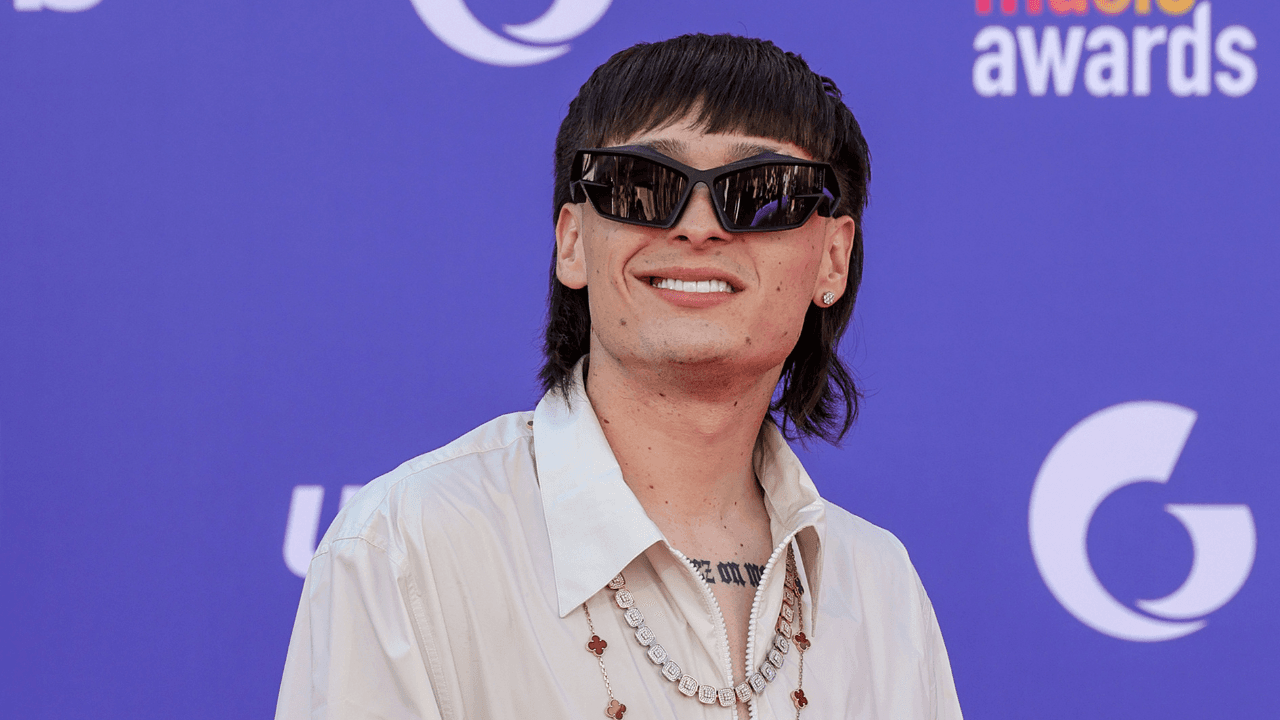 ¿Quién es Peso Pluma, el exitoso cantante de música mexicana?