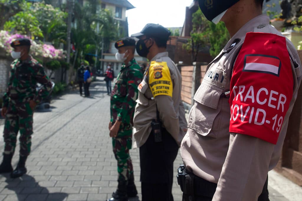 Desde julio, cuando Indonesia prohibió el ingreso de todos los viajeros extranjeros a la isla y también cerró el santuario para los residentes locales, 
<b>nadie lo ha visitado.</b>