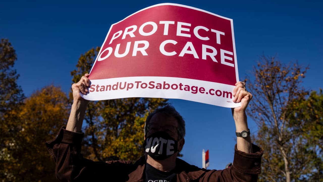 Obamacare parece estar a salvo: jueces clave de la Corte Suprema están de acuerdo con que partes de la ley sigan vigentes