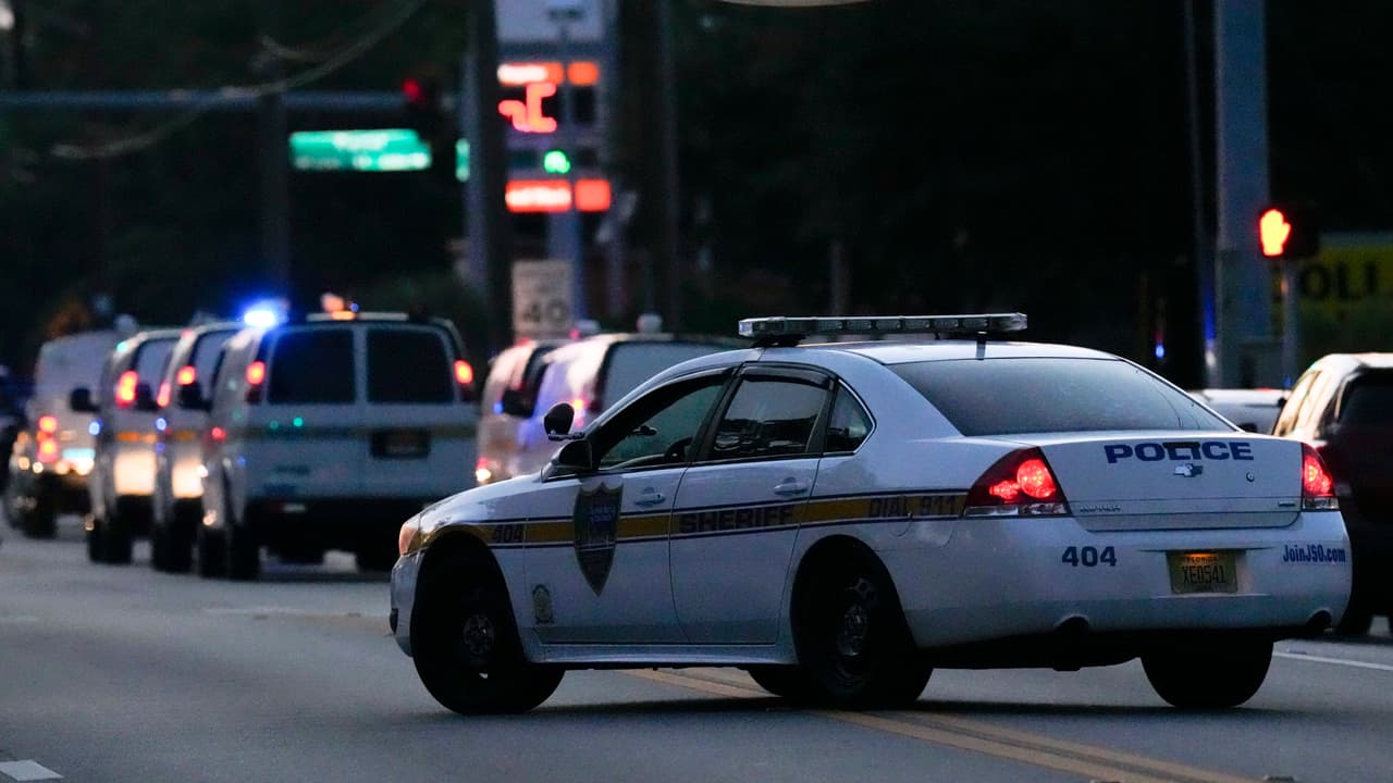 Además, las autoridades dijeron que el ataque tenía como objetivo conmemorar el quinto aniversario del asesinato de dos personas durante un torneo de videojuegos en Jacksonville por un pistolero que también se mató a sí mismo.