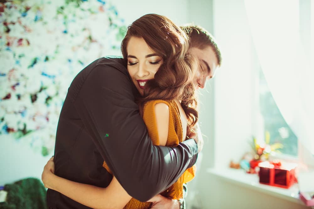 Un buen amigo recibe tu abrazo con la misma calidez en cada ocasión que se encuentran. En ese momento intuyes y te percatas de cuáles son tus verdaderas motivaciones y las de esa persona que estás abrazando, puesto que tu percepción taurana va íntimamente asociada a la piel.