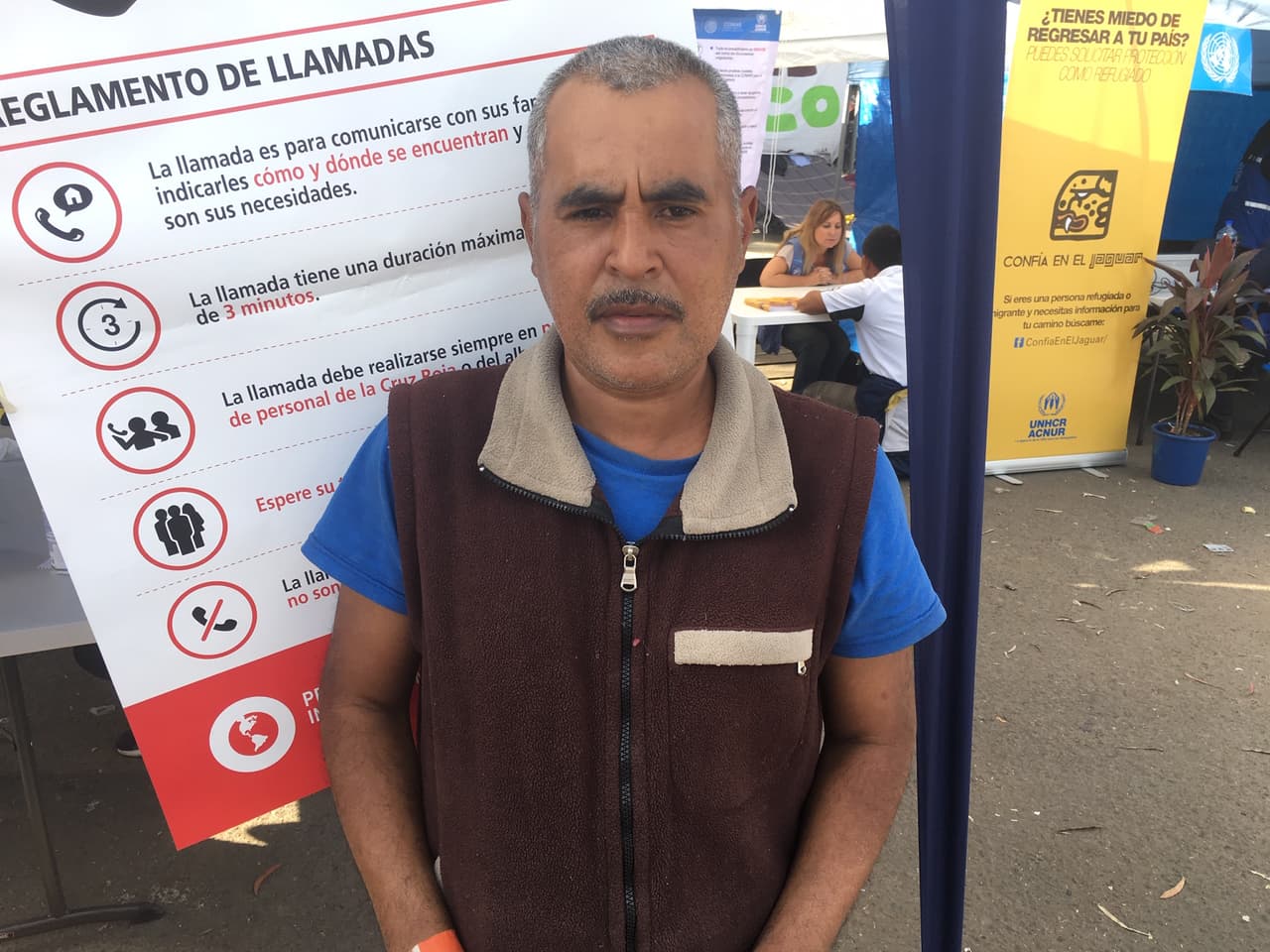 <b>El que huye con su hijo tras una amenaza de muerte.</b> Jesús Chávez huyó de Honduras porque los amenazó de muerte un vecino que asesinó a un pariente, según su relato. "Pasaba armado, despacio en su carro. Decía que también nos iba a matar a nosotros, porque somos los únicos varones de la familia y creía que nos íbamos a vengar". Una copia del acta de defunción del pariente y otra de la investigación de los fiscales hondureños son las principales pruebas que presentarán en su solicitud de asilo.
