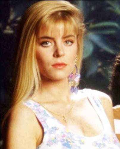 La actriz 
<b>Emma Laura</b> comenzó su carrera en 1990 con una participación en 
<b><a href="https://www.univision.com/slideshows/cuando-llega-el-amor-en-univision-tlnovela-fotos#b77d15110000" target="_blank">Cuando Llega el Amor</a></b>, en la que actuó al lado de Lucero.